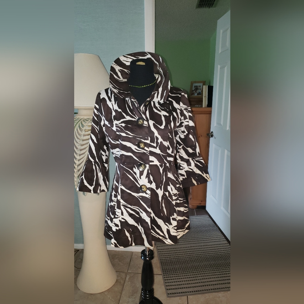 Beautiful fitted 3/4 length cotton coat